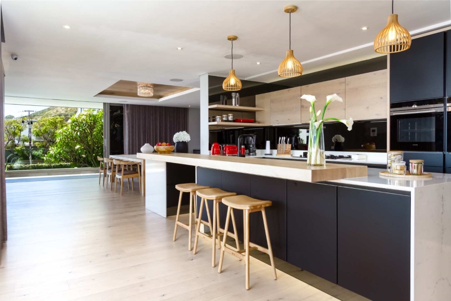 5 Bedroom Property for Sale in Fresnaye Western Cape